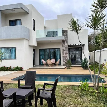 Solara Villa - 2 Bedrooms - Air Cond - Pool - Garden - Bbq Grand-Baie Exterior photo