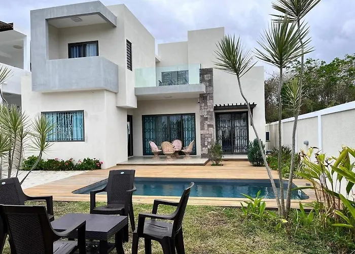 Solara Villa - 2 Bedrooms - Air Cond - Pool - Garden - Bbq