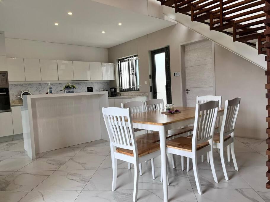Solara - 2 Bedrooms - Air Cond - Pool - Garden - Bbq بيت للعطل *